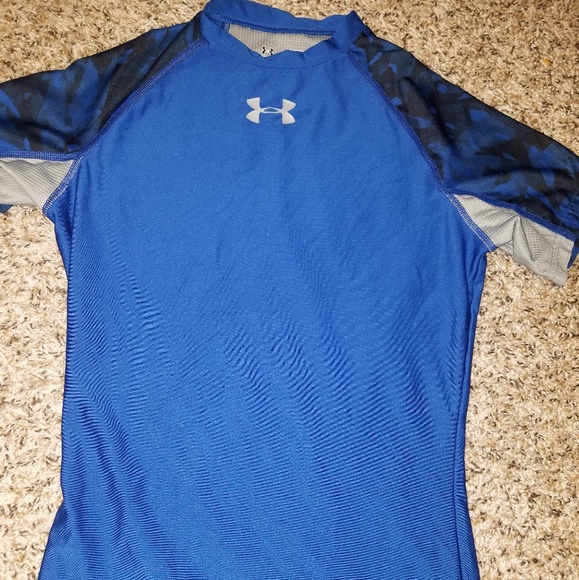 Under Armour Other - Boys fitted Heat Gear shirt